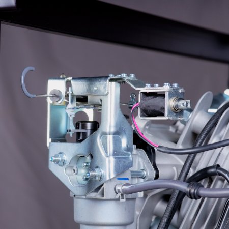 Бензиновый генератор с электростартером и коннектором автоматики FUBAG BS 7500 A ES в Москве фото